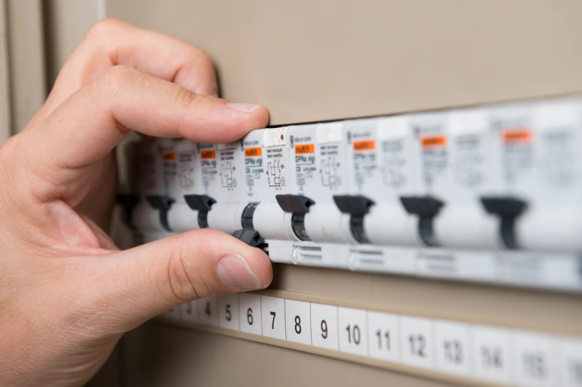 Electrician Erina, licensed electricians serving Erina
